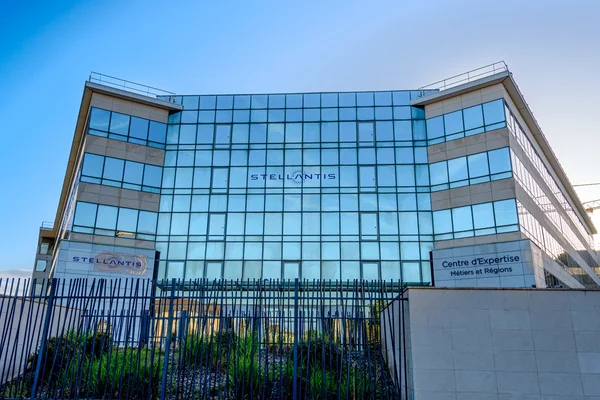 Le Centre d'Expertise Métiers et Régions de Stellantis à Poissy.