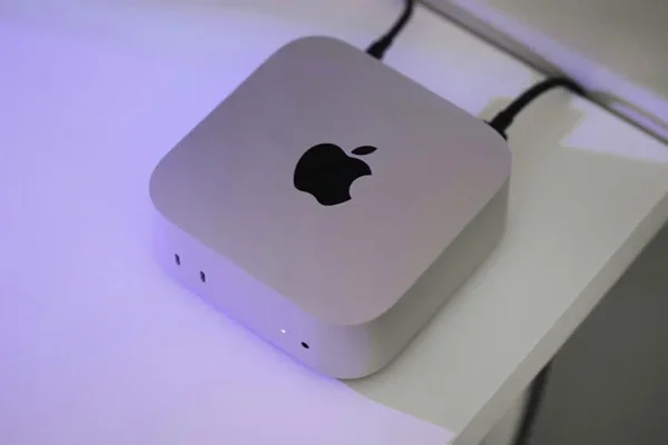 Mac Mini argenté, un autre modèle de bureau Mac.