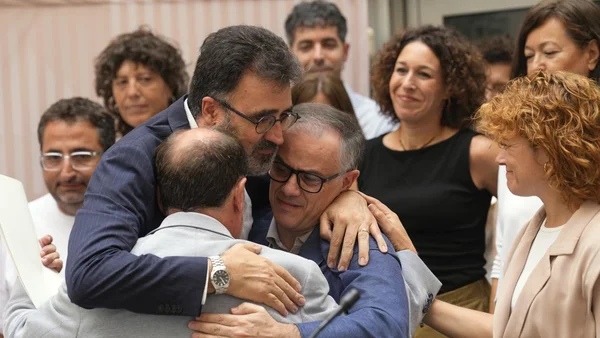 Moments de célébration entre indépendantistes catalans après la validation de la loi d'amnistie