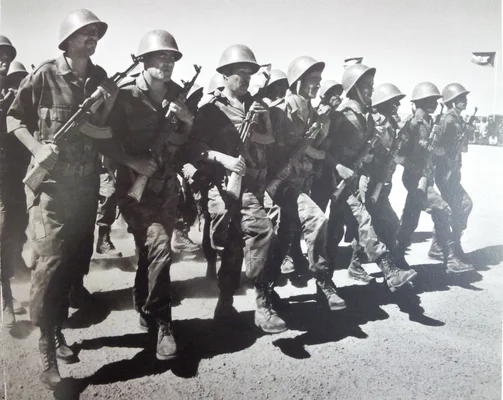 Parade militaire de l'armée sahraouie du Front Polisario.
