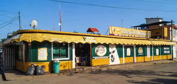 Le bodegón El Milagro à Mochima, État de Sucre, un petit commerce de quartier typique au Venezuela.