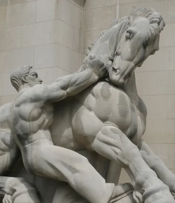 Sculpture 'Man Controlling Trade' de Michael Lantz devant le bâtiment de la FTC.