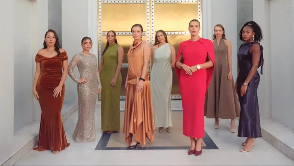 Photo officielle des huit joueuses qualifiées pour les WTA Finals, en tenue de soirée.