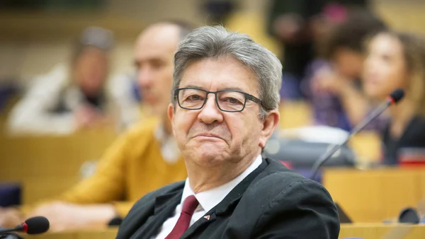 Jean-Luc Mélenchon promet une loi pour sauver les jeux vidéo physiques face à Sony.
