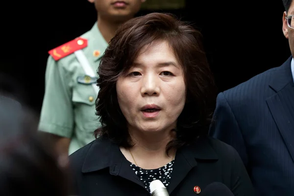 Choe Son-hui, figure clé de la diplomatie nord-coréenne, s'adressant à la presse lors d'une conférence.