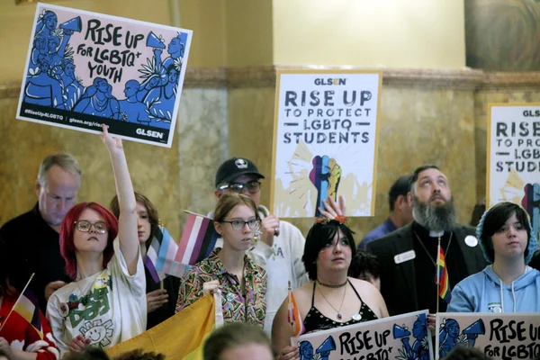 Rassemblement de soutien aux droits LGBTQ+ au Kansas.