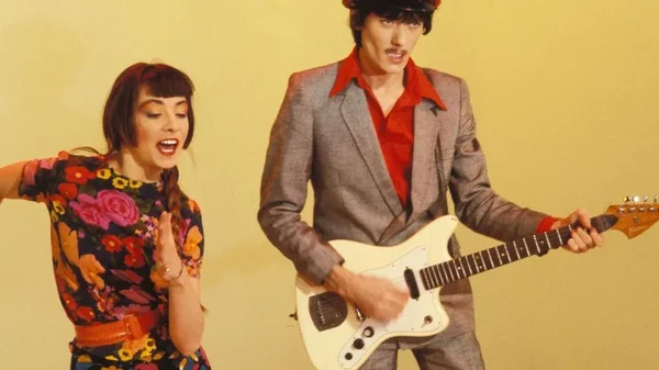 Photo promotionnelle des Rita Mitsouko, avec Catherine Ringer et Fred Chichin.