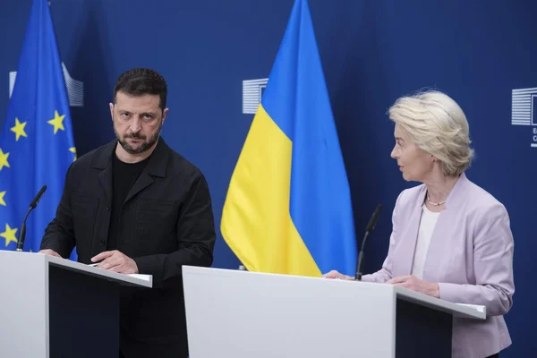 Volodymyr Zelenskyy et Ursula von der Leyen lors d'une conférence de presse