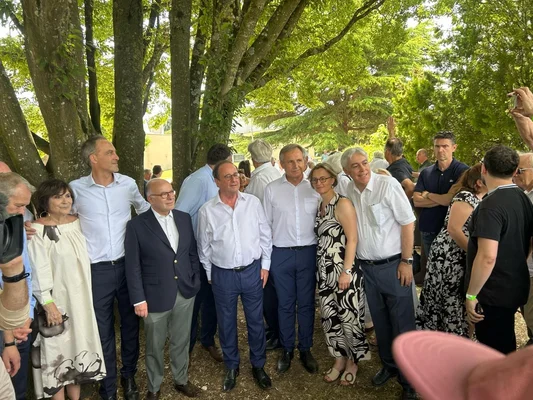François Hollande, Bernard Cazeneuve et Raphaël Glucksmann réunis dans la Sarthe pour parler du réchauffement climatique.