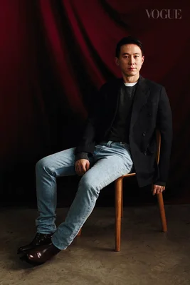 Shou Zi Chew, PDG de TikTok, photographié pour Vogue.