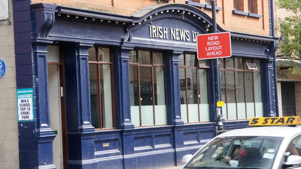 Devanture du journal Irish News à Belfast, Irlande du Nord.