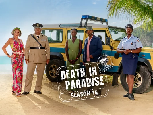 Affiche promotionnelle de la série 'Death in Paradise' avec cinq acteurs sur une plage.