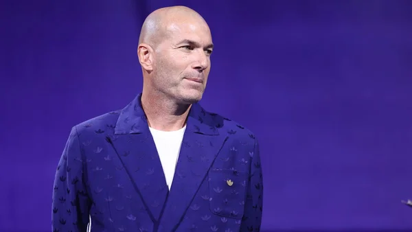 Zinédine Zidane dans une tenue décontractée, avant sa nomination.