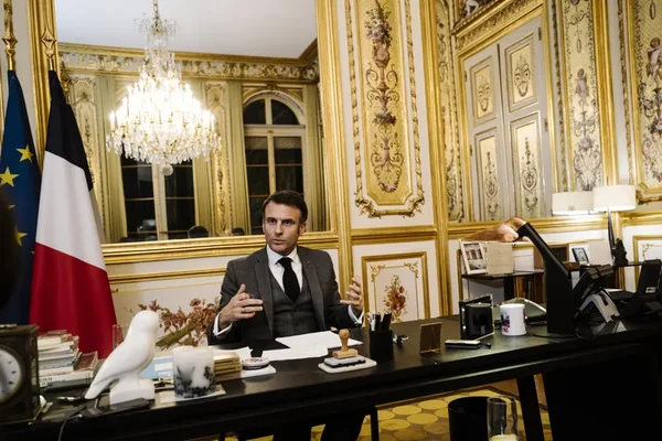 Emmanuel Macron s'exprimant sur la fin de vie depuis l'Élysée.