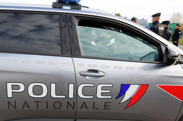 Véhicule de la Police nationale française lors d'une intervention à Paris.
