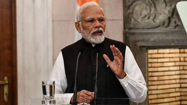 Un responsable indien s'exprimant lors d'une conférence de presse sur la situation en Iran.