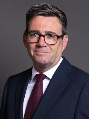 Andy Burnham, maire du Grand Manchester, lors d'une séance photo officielle.