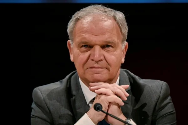 François-Noël Buffet, figure de la droite conservatrice, lors d'une intervention.