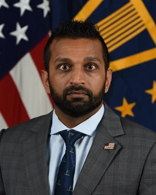 Portrait officiel de Kash Patel, fidèle allié de Donald Trump et pressenti pour diriger le FBI.