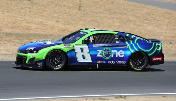 La Chevrolet Camaro ZL1 numéro 8 de Kyle Busch, sponsorisée par Zone Premium Nicotine Pouches, lors de la course de Sonoma en 2024.