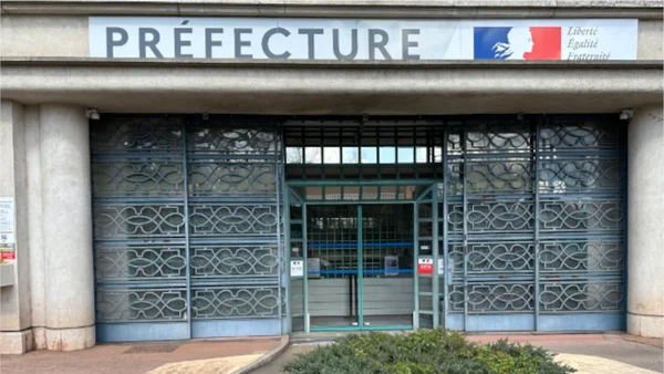 La Préfecture de l'Allier, symbole de l'autorité préfectorale en France.