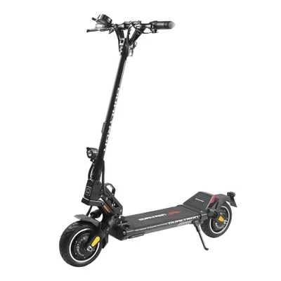 Trottinette électrique Kaabo Mantis avec double suspension, sur fond blanc.