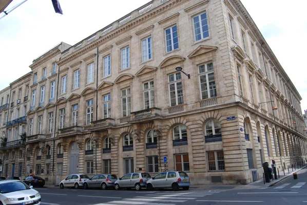 L'Hôtel de préfecture de la Gironde à Bordeaux, siège de l'administration départementale.