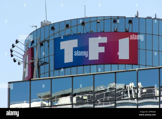 Le logo TF1 sur la façade du siège du groupe à Boulogne-Billancourt.