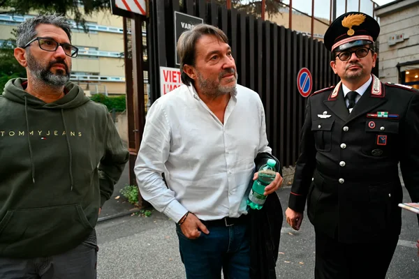 Scène d'arrestation près de Naples liée à l'attentat contre Sigfrido Ranucci.