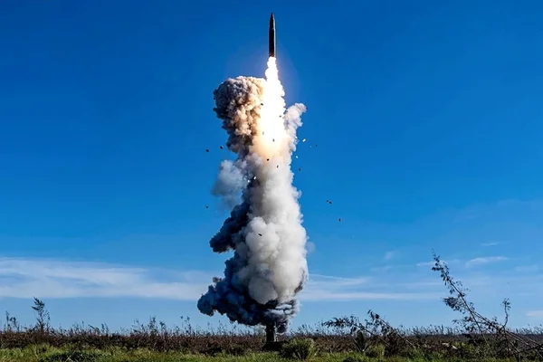 Tir d'essai d'un missile balistique chinois depuis un pas de tir