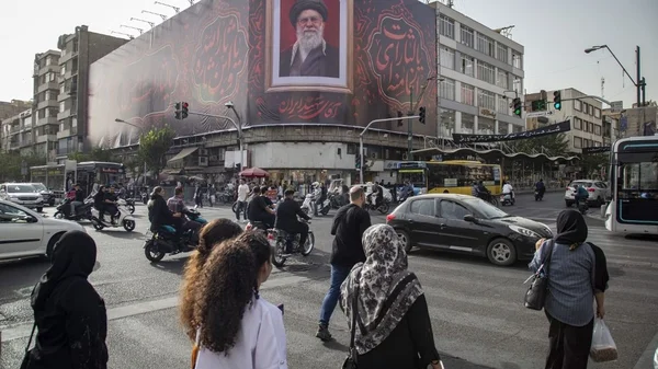 La ville de Téhéran en préparation des funérailles de l'ayatollah Khamenei.