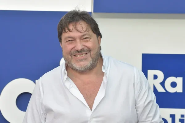 Sigfrido Ranucci, journaliste d'investigation italien visé par un attentat à la bombe.