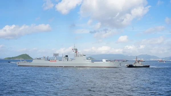 Destroyer chinois numéro 162 en patrouille dans le Pacifique