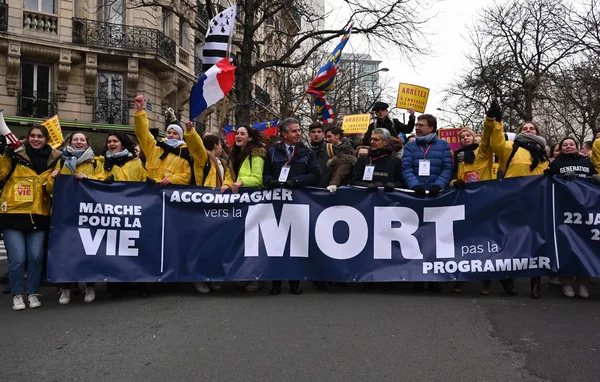 Rassemblement contre l'euthanasie et le suicide assisté : des manifestants avec une banderole bleue défilent dans plusieurs villes.