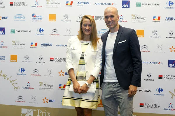 Zinédine Zidane et Mireia Belmonte lors de la remise du XII Prix Diálogo.