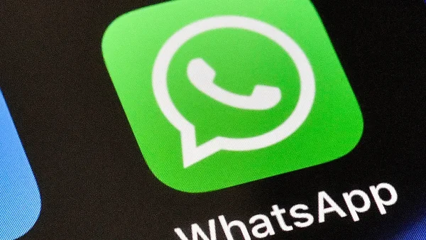 Icône de l'application WhatsApp sur un écran numérique, évoquant la messagerie privée.