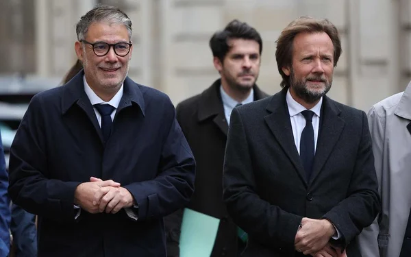 Boris Vallaud et un collègue lors d'une sortie publique.