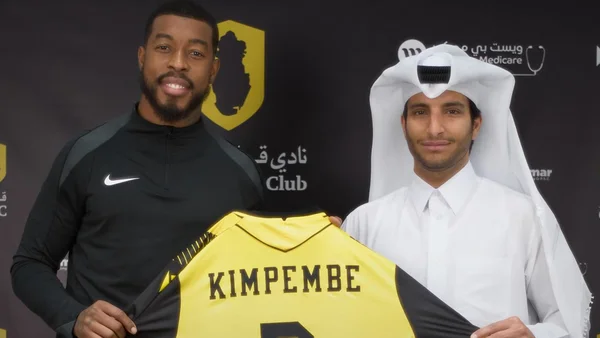 Présentation officielle de Presnel Kimpembe au Qatar SC avec son nouveau maillot