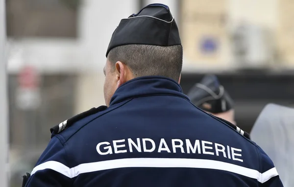 Un gendarme présent sur la scène de crime.