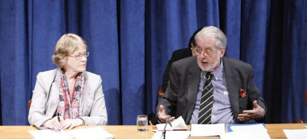 Membre de la Commission d'enquête de l'ONU sur la Syrie s'exprimant lors d'une conférence.