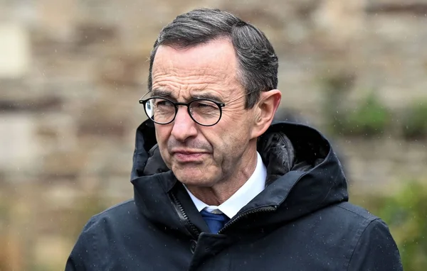 Bruno Retailleau, s'exprimant à l'extérieur, a vivement critiqué les positions politiques du Syndicat de la magistrature.