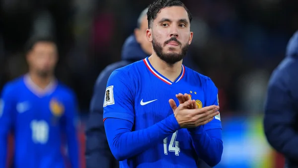 Rayan Cherki en conférence de presse avec l'OL avant la rencontre face à Francfort.