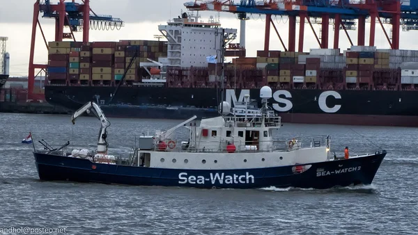 Le Sea-Watch 2, un des navires de l'ONG Sea-Watch, en mer Méditerranée.