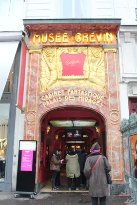 Entrée du Musée Grévin à Paris, avec sa façade ornée typique.