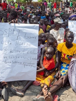Manifestation de déplacés au Soudan du Sud réclamant la fin des violences et une aide humanitaire accrue.