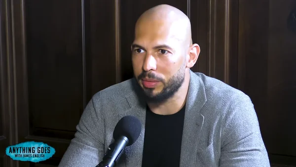Andrew Tate lors du podcast 'Anything Goes With James English' en 2021.