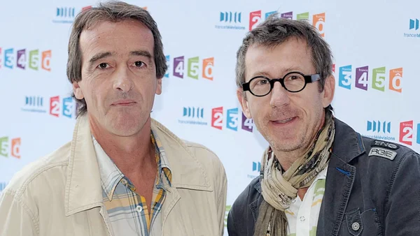 Fred Courant et Jamy Gourmaud lors d'un événement télévisé.