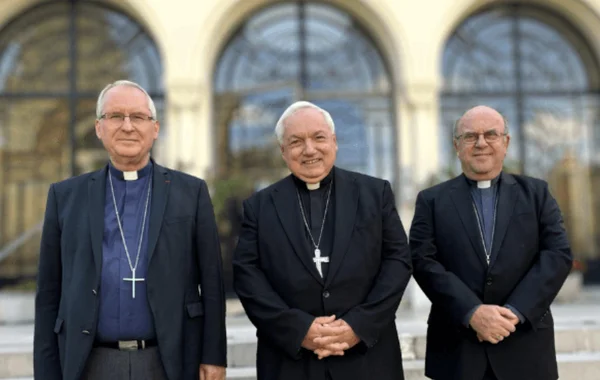 Trois représentants de l'Église lors de l'Assemblée d'automne des évêques de France à Lourdes.