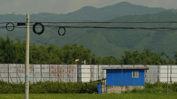Paysage rural à la frontière birmano-chinoise, zone d'une route commerciale essentielle
