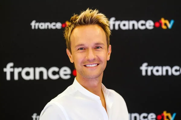 Cyril Féraud, nouveau présentateur de Fort Boyard, lors d'une apparition médiatique.